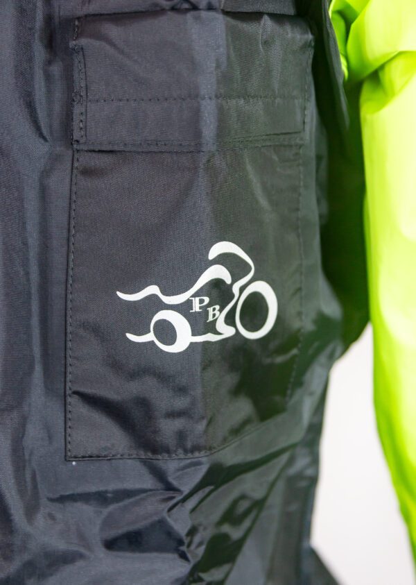 Capa de Chuva na cor Preto e Verde Fluorescente