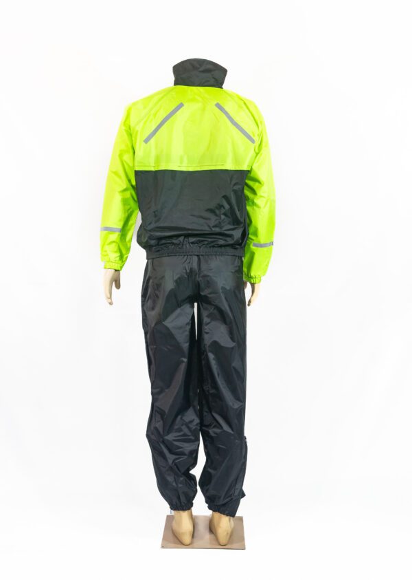 Capa de Chuva na cor Preto e Verde Fluorescente