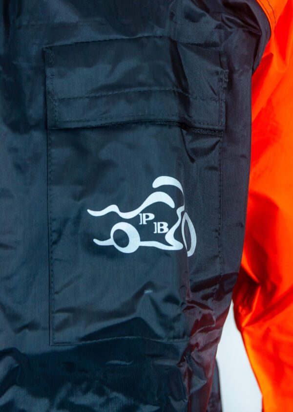 Capa de Chuva na cor Preto e Laranja