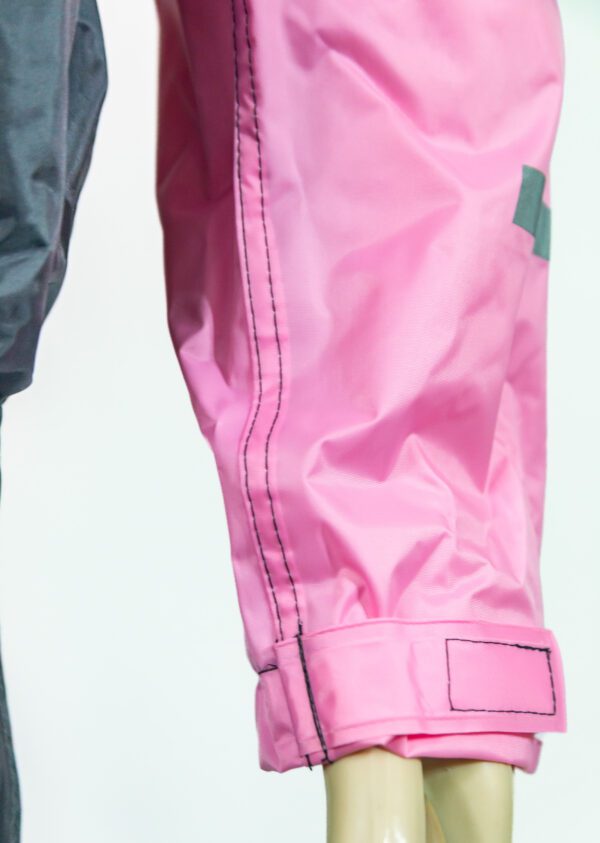 Capa de Chuva na cor Preto e Rosa
